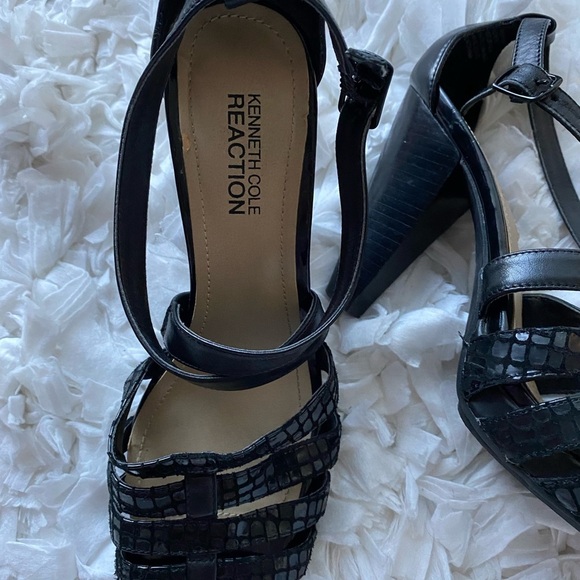 Kenneth Cole REACTION Strappy Platform Pump Heels 6 1/2 - Picture 5 of 12